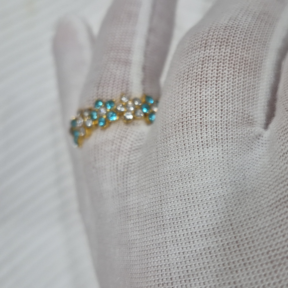 SOLD Rhinestone Ring - Picture 3 of 4